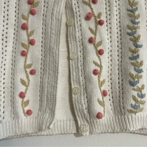 Vintage Pointelle Knit Floral Embroidered White Sweater Vest Cottage Grandmacore - Picture 5 of 10